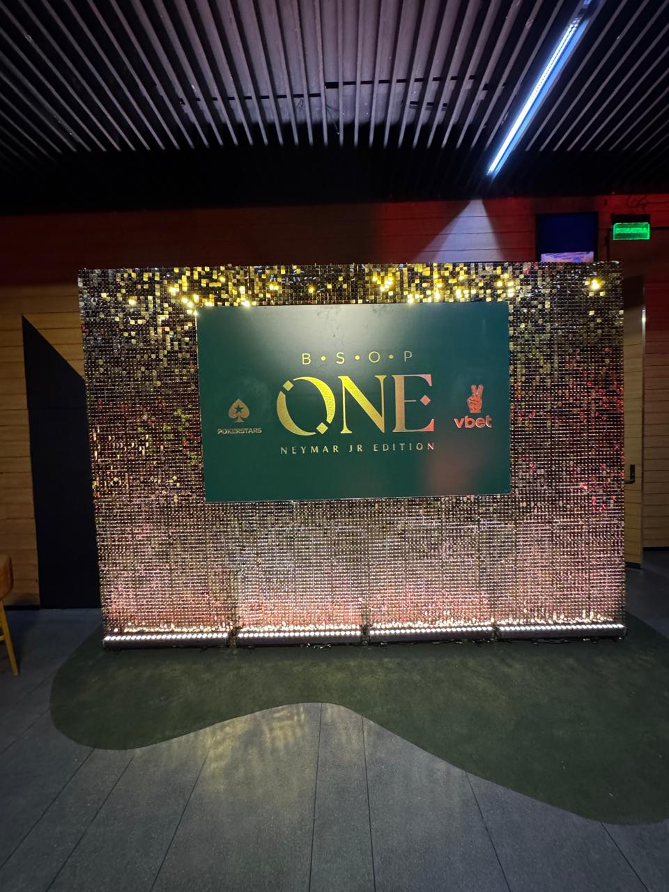 Painel cenográfico One